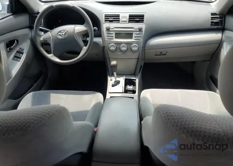 2011 Toyota Camry Base z USA, uszkodzony, nr VIN 4T1BF3EK4BU689504